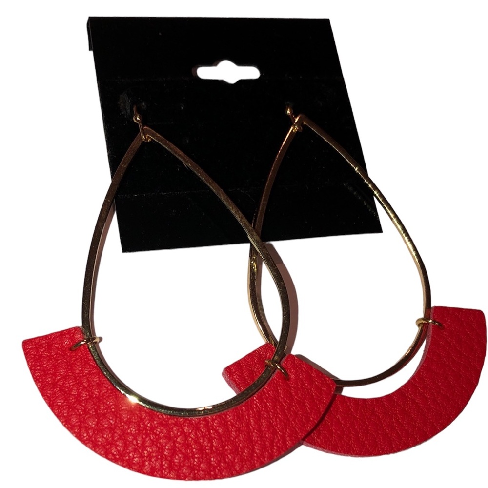 Pebbled Coral Leather Teardrop Dangle Earrings on Gold wires. NWOT